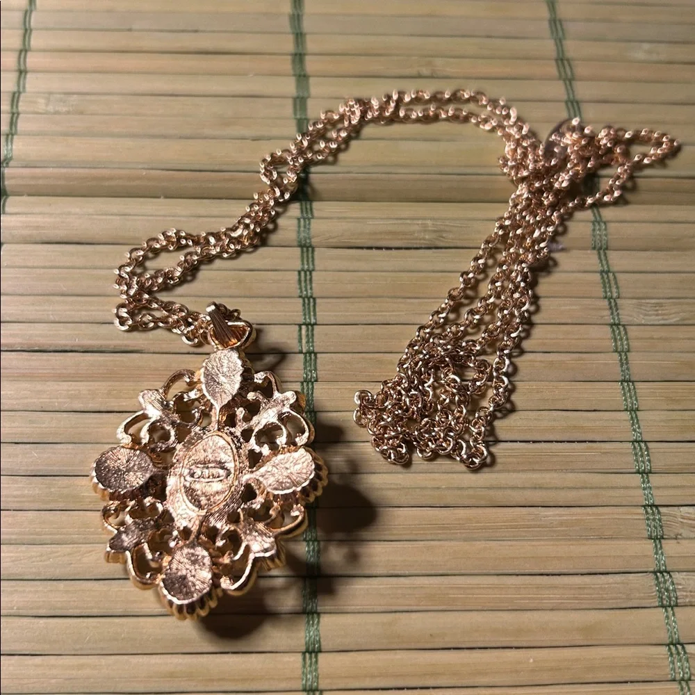 Avon pretty goldtone